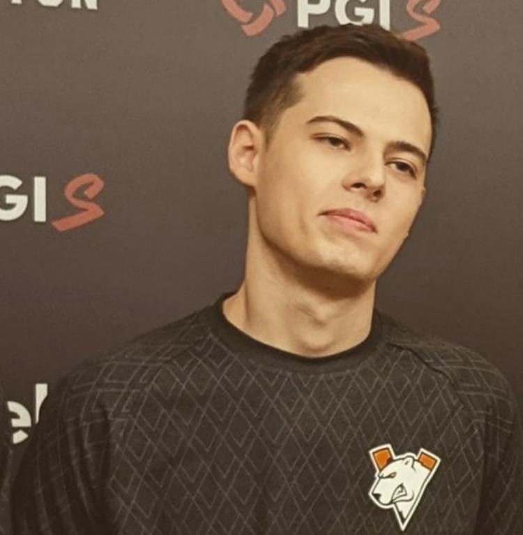 H1RUZEN покинул тренерский пост в Virtus.pro