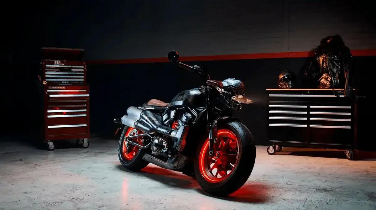 Bethesda представила тематический Harley-Davidson Sportster S в стиле DOOM: The Dark Ages