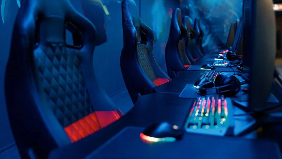 Турнирные платформы, объединяющие традиционные игры казино с соревновательным эспортом