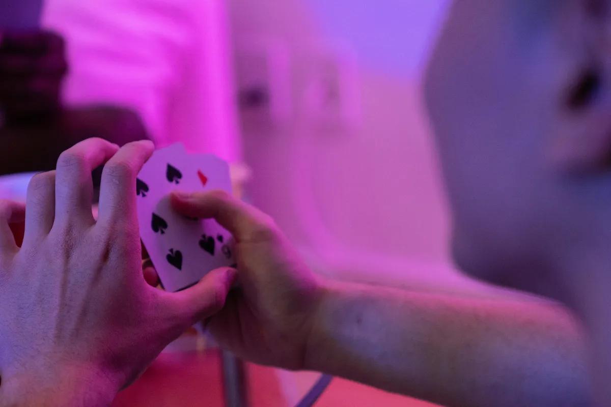 Онлайн-казино в эпоху азартных игр: между высокими оценками и джекпотами