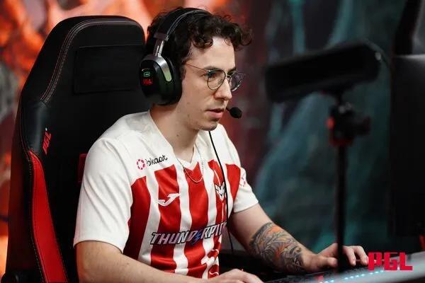 4nalog прощаетсяс HEROIC