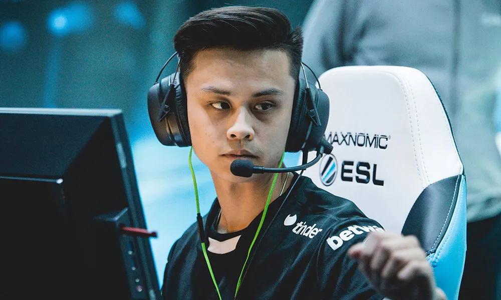 Скандал в CS2: Stewie2k обвиняется в мошенничестве с игроком, выманивая у него деньги и редкие скины