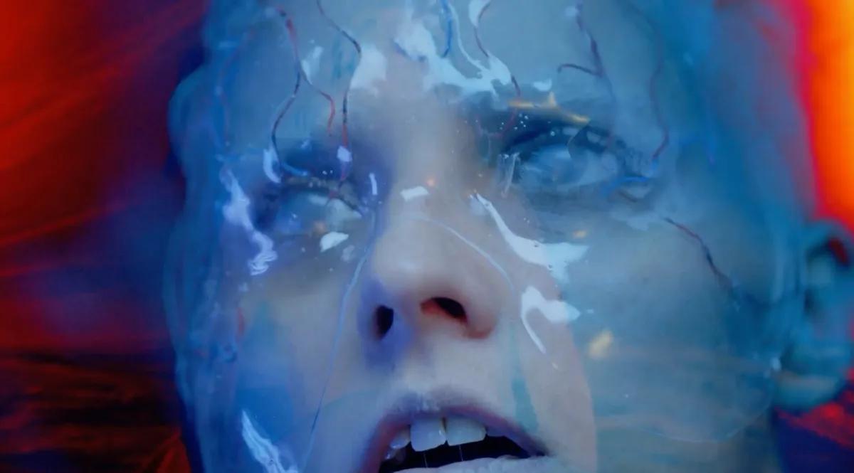 Рецензия на книгу "Проснуться во сне в городе, который отказывается спать