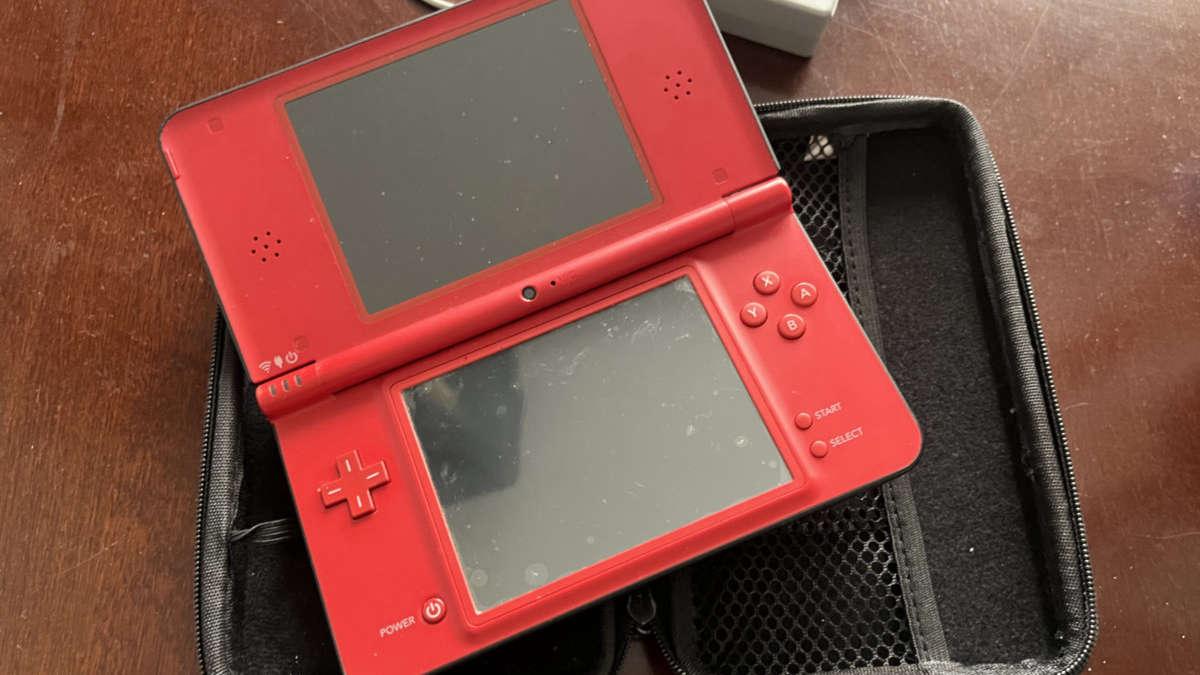 Невероятное открытие: Nintendo DS, пропавшая 16 лет назад, найдена в неожиданном месте увлеченным геймером