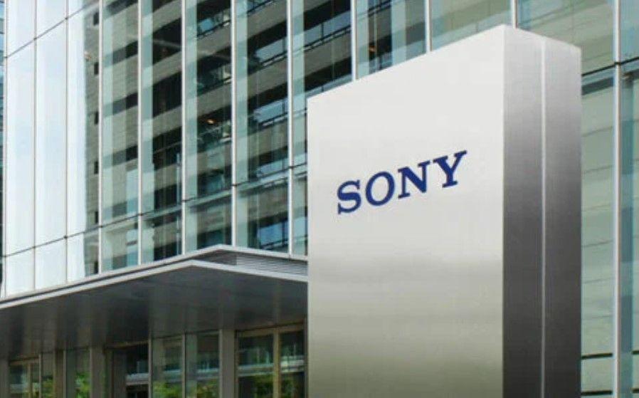 Что касается заявлений о взломе, то компания Sony заявила, что "расследует ситуацию".