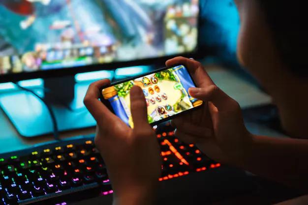 Мобильные игры против настольных игр 2025: что лучше?