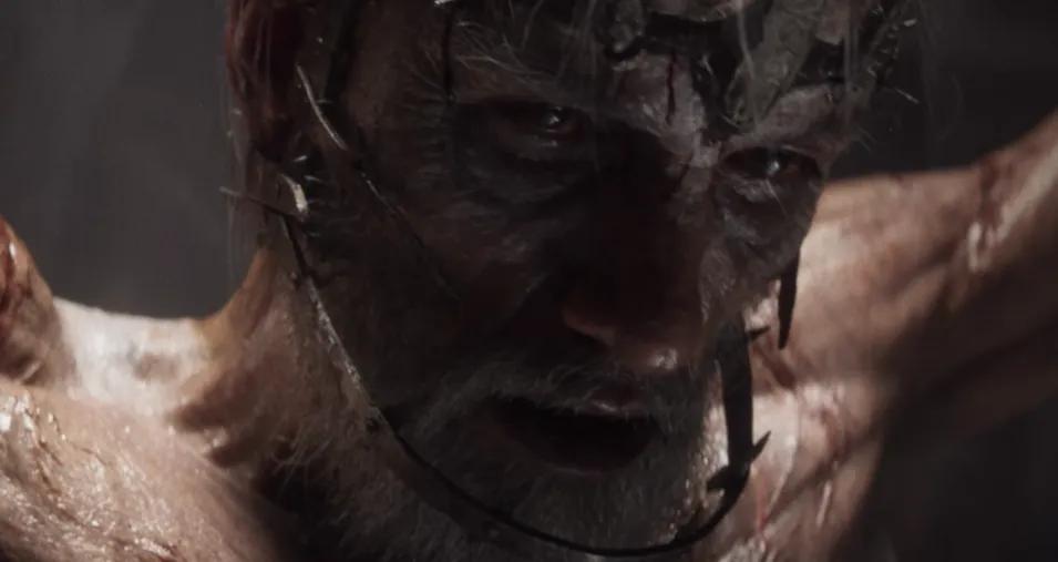 Поклонники прослеживают фигурку Горящего на протяжении всей истории Divinity Bloodstained