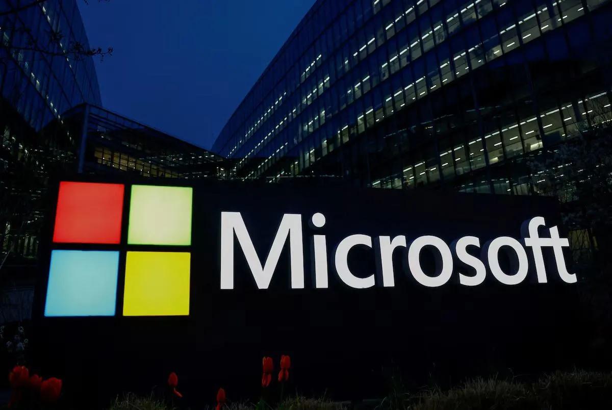 Microsoft готовится к массовому сокращению сотрудников и уделяет приоритетное внимание разработке искусственного интеллекта.