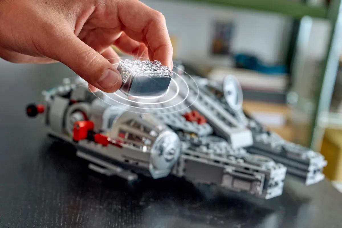 Фанат LEGO превращает ДеЛориан в Тысячелетний сокол