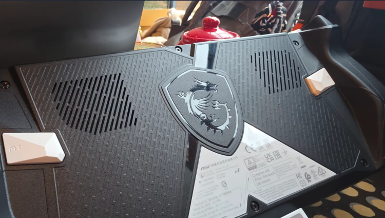 Ноутбук MSI Claw A8 BZ2EM занимает промежуточное положение между конкурентами, не меняя ход игры.