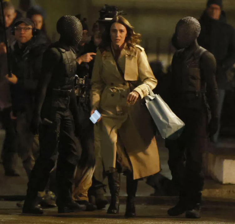 В первом сезоне телесериала «Лара Крофт: Расхитительница гробниц» сыграет актриса, озвучивавшая Лару Крофт в оригинальном сериале.