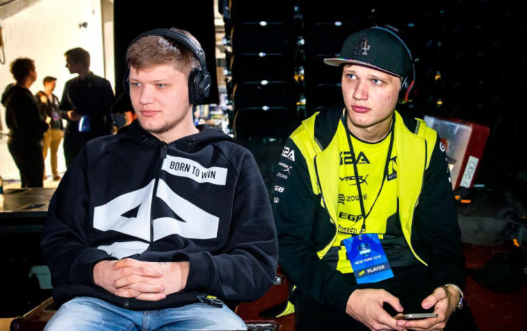 s1mple празднует шестую годовщину выступлений за NAVI. Фото 1